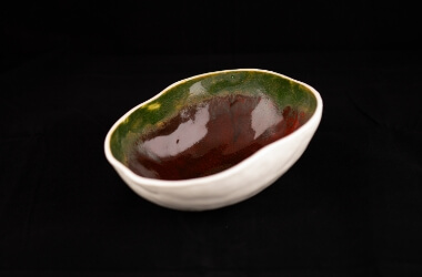 Miska ve tvaru a barvě melounu z litého porcelánu.